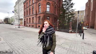 Iepenbiere pickup: moai famke wurdt neukt foar in iPhone en krijt cum yn har kut. CleoModel